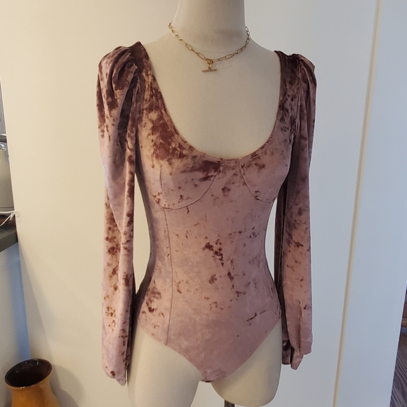 WAYF Crushed Pink Velvet Bodysuit - Picture 7 of 7